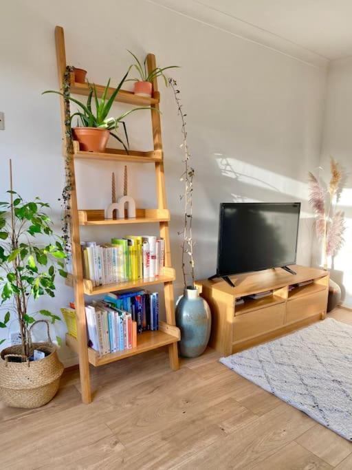 The Barefoot Bungalow In Picturesque Престатин Экстерьер фото