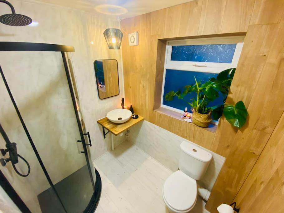 The Barefoot Bungalow In Picturesque Престатин Экстерьер фото